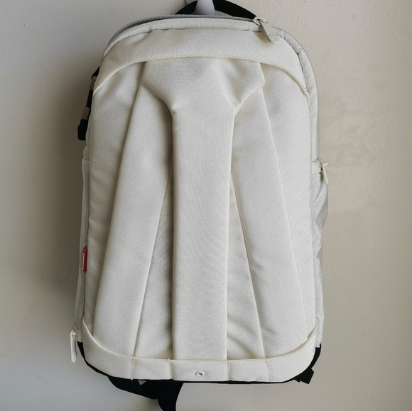 Manfrotto Agile Like New V Sling S. W. Style Camera Bag - Picture 2 of 9